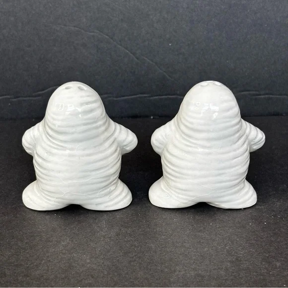 Hotel Transylvania  Mummy Salt And Pepper Sharker With Plugs Halloween Decor - Picture 3 of 8